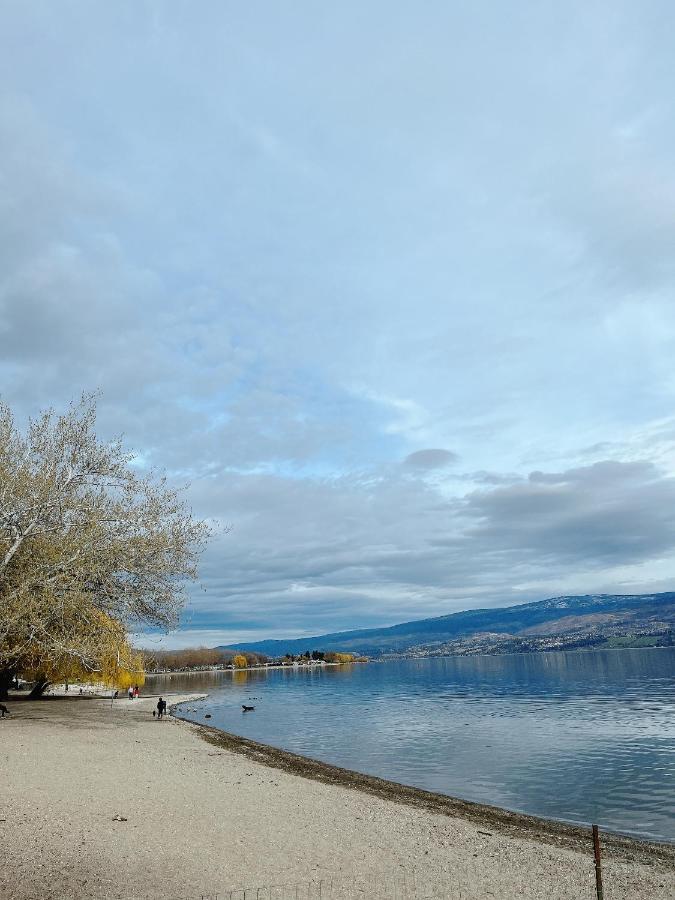 Peaceful And Spacious Lake View West Kelowna Kültér fotó